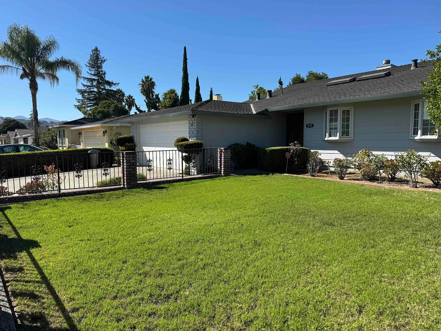 Large Single Family Home In Quite Neighborhood 3-bed, 2-ba — Photo 3