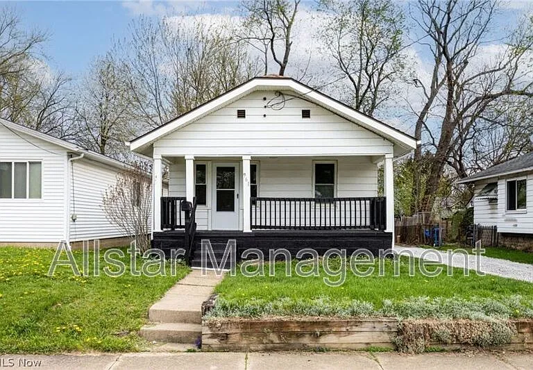 961 Wyley Ave — Photo 1