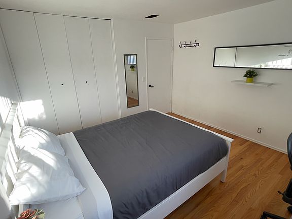 3rd image of 146 Kittoe Dr Unit B