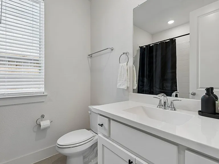 1613 Sandhill Ln — Photo 9