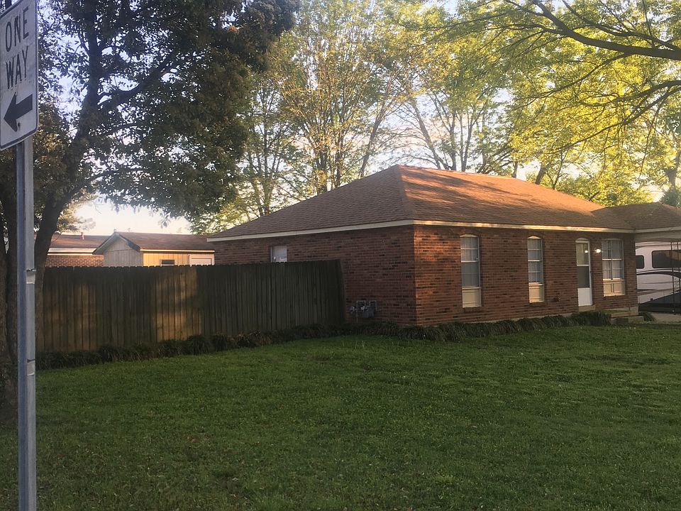 1st image of 1949 Colonial Hills Dr