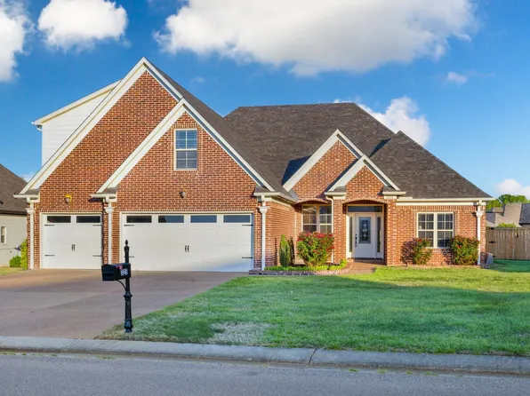 325 Fairoaks Dr, Oakland, TN 38060