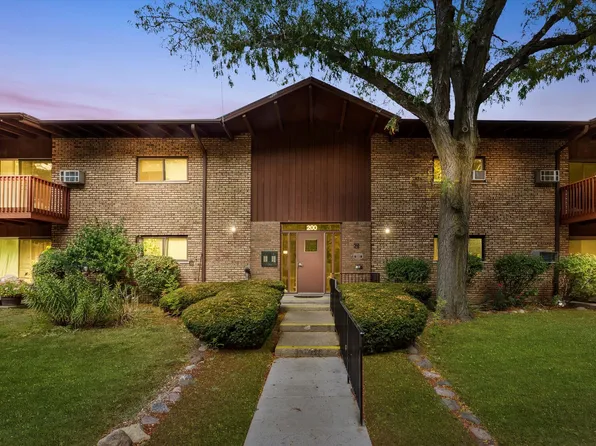 200 Willow Ln APT C107, Willow Springs, IL 60480