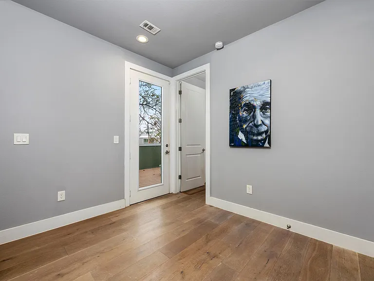 1310 Cedar Ave — Photo 25
