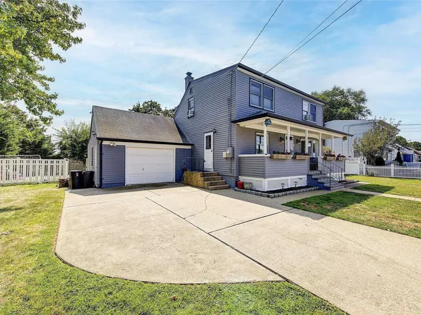 213 31st Street, Lindenhurst, NY 11757