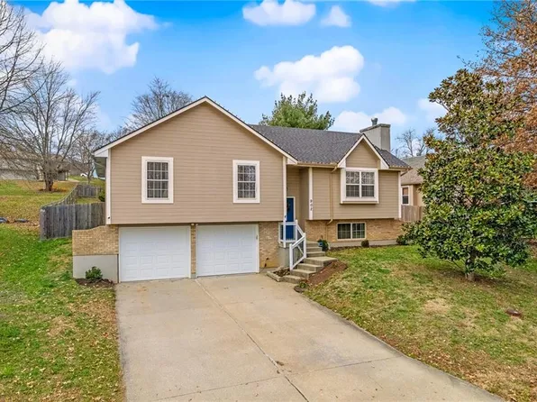 902 SW Foxtail Dr, Grain Valley, MO 64029