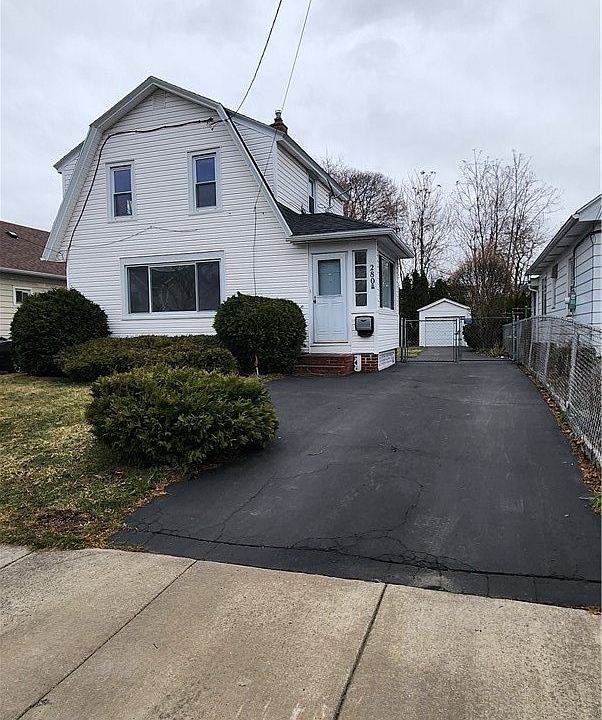 1st image of 280 Saint Casimir St