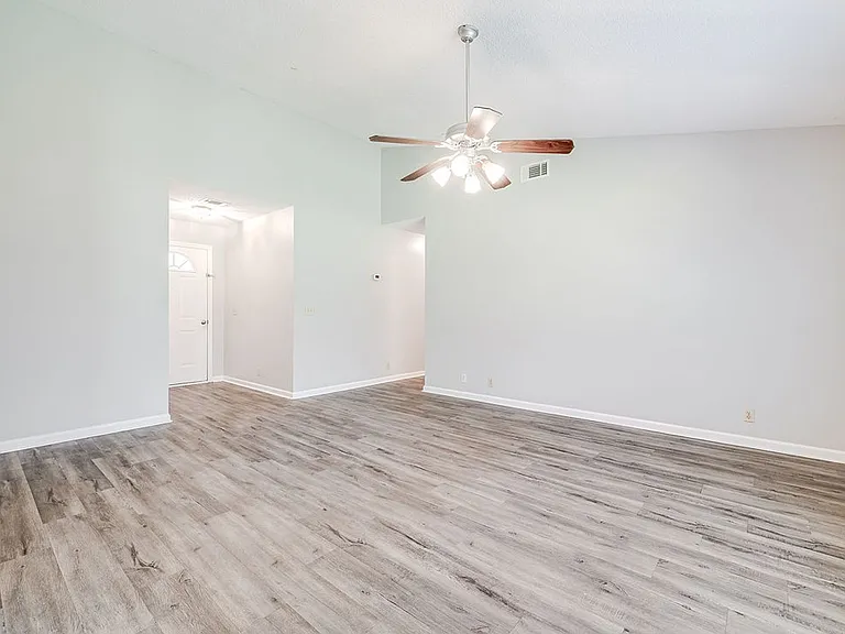 4903 McCall Rd — Photo 8