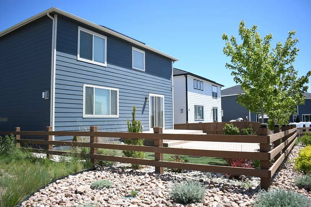 4 bed, 3600 sqft, $3,440 — Photo 3