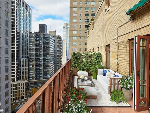 2nd image of 25 Central Park W APT 20I