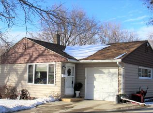 114 E 3rd St, Pierre, SD 57501