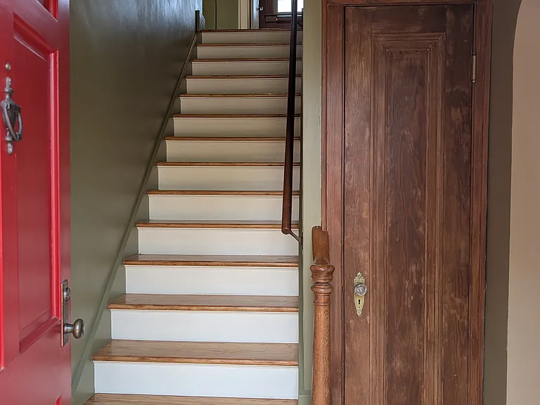 Main entryway / staircase