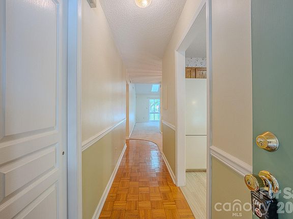 5th image of 902 Woodlea Ct
