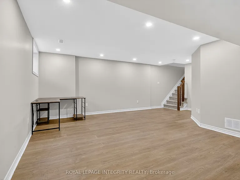 165 Angelonia Cres — Photo 24