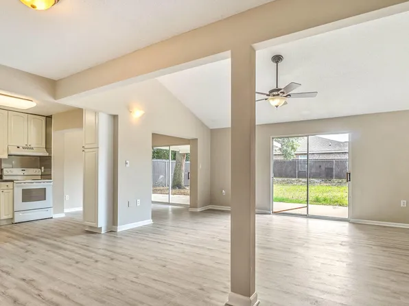 42 9th St, Shalimar, FL 32579