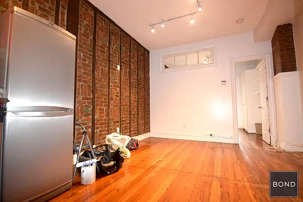 Rented by Bond New York | media 29