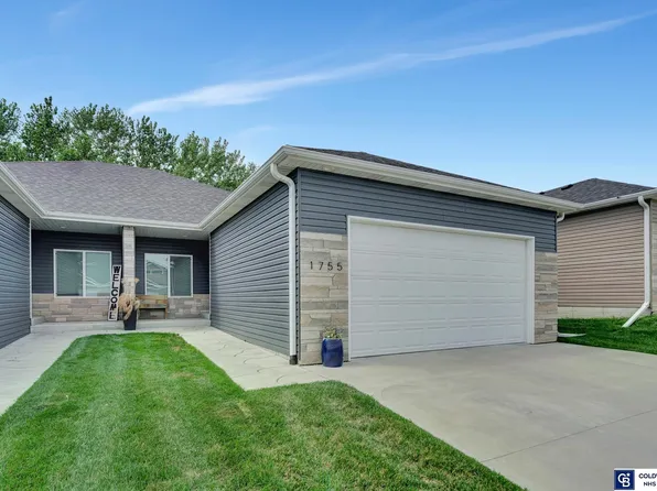 1755 NW 52nd St, Lincoln, NE 68528
