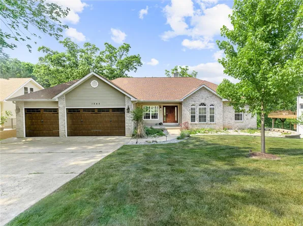 1545 Paradise Valley Dr, High Ridge, MO 63049