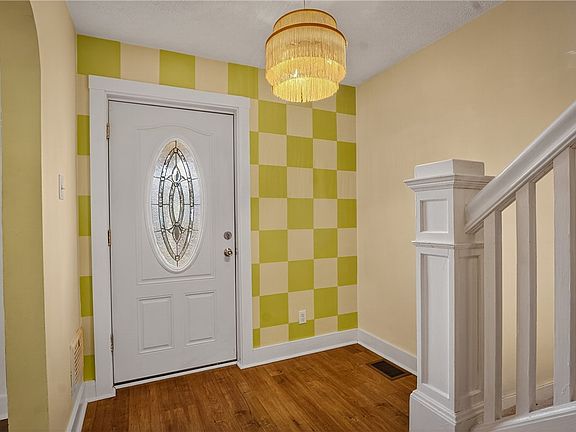 4th image of 839 Norwich Ave