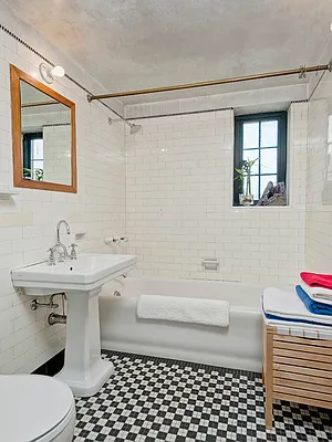 Sold by Sotheby's International Realty | media 33