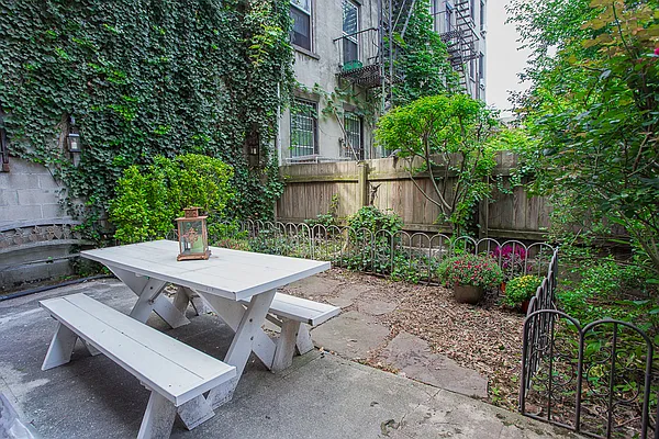 Sold by Townsley & Gay, LLC | media 16