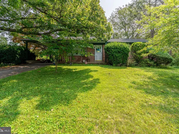 1 Fresh Meadow Dr, Lancaster, PA 17603