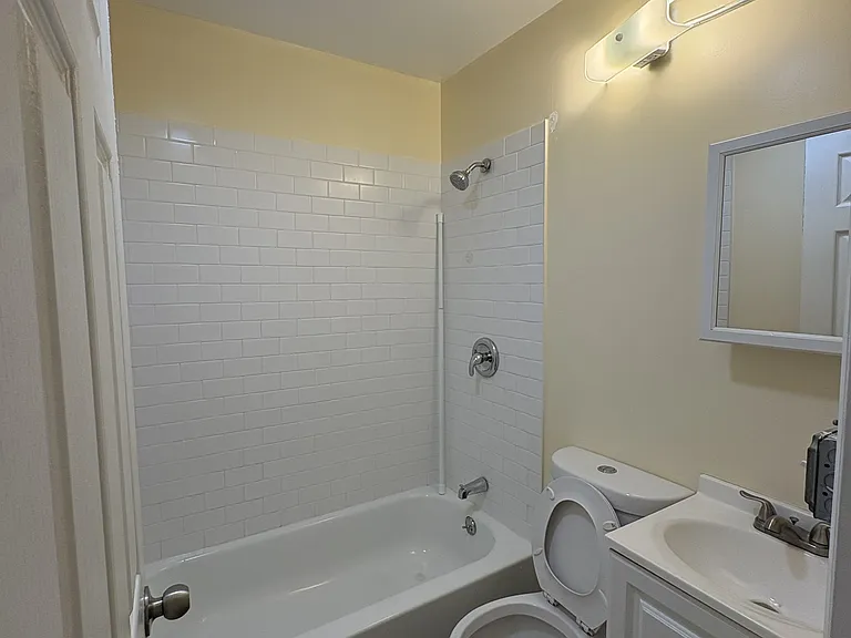 712 W 17th St #3 — Photo 5