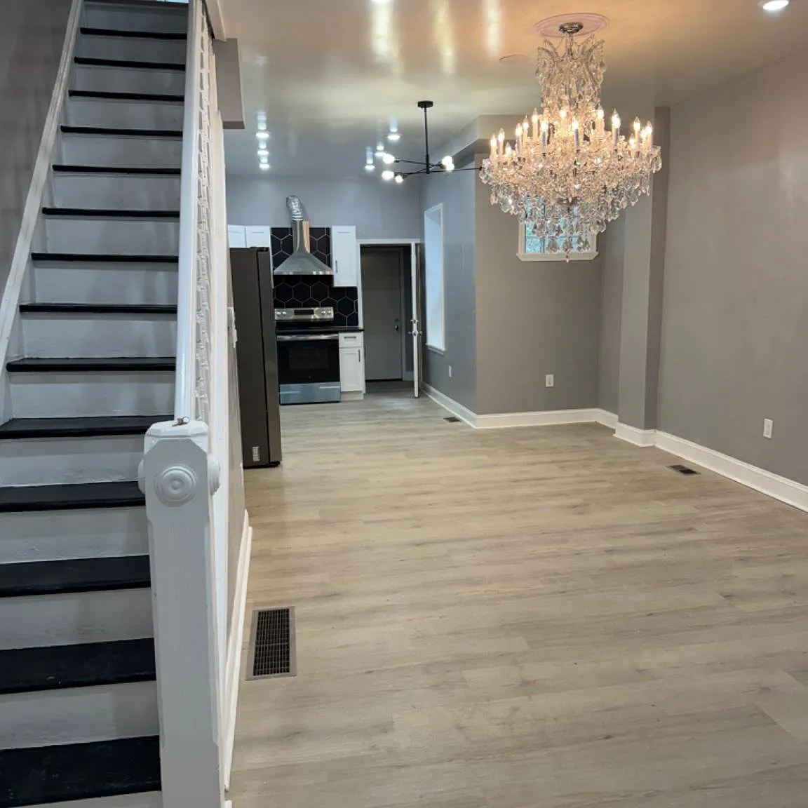 5 bed, 2.0 bath, 1230 sqft, $2,300 — Photo 3