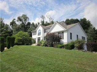 3 Janna Ct, Chestnut Ridge, NY 10977