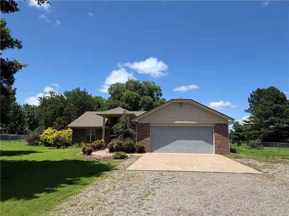 286 Meadowrue Rd, Russellville, AR 72802