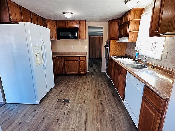 4th image of 1600 19th Ave S