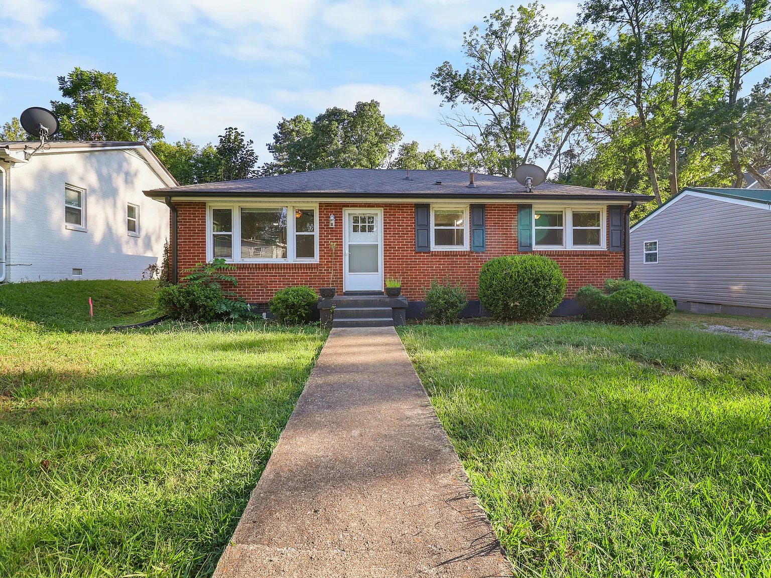 3 bed, 912 sqft, $1,275 — Photo 2