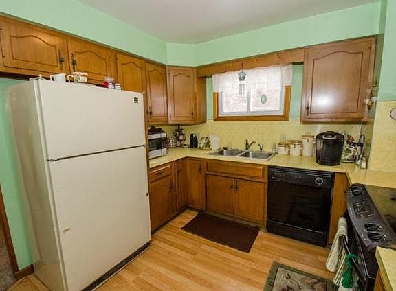 4th image of 17400 Wilshire Dr