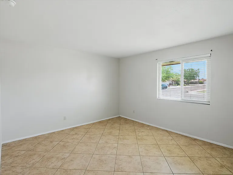 1306 W 12th St — Photo 17