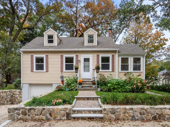18 Winslow Rd, Natick, MA 01760