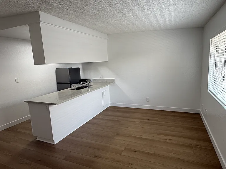 1704 W 251st St #15 — Photo 2