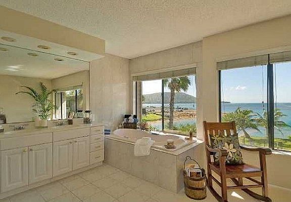 master bedroom bathroom