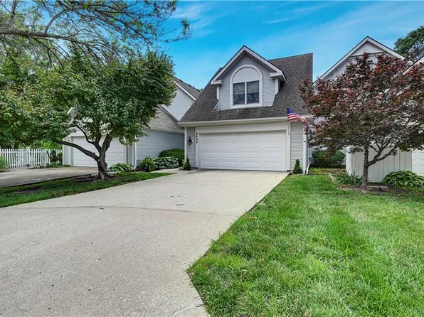 2433 W 137th Pl, Leawood, KS 66224