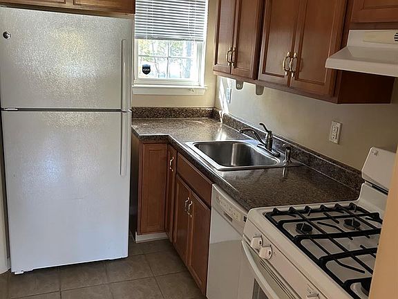 4th image of 16 Perrin Pl