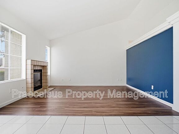 4th image of 631 Hampshire Ln