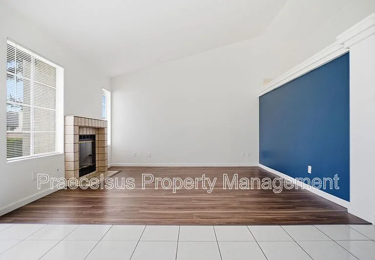 631 Hampshire Ln — Photo 4