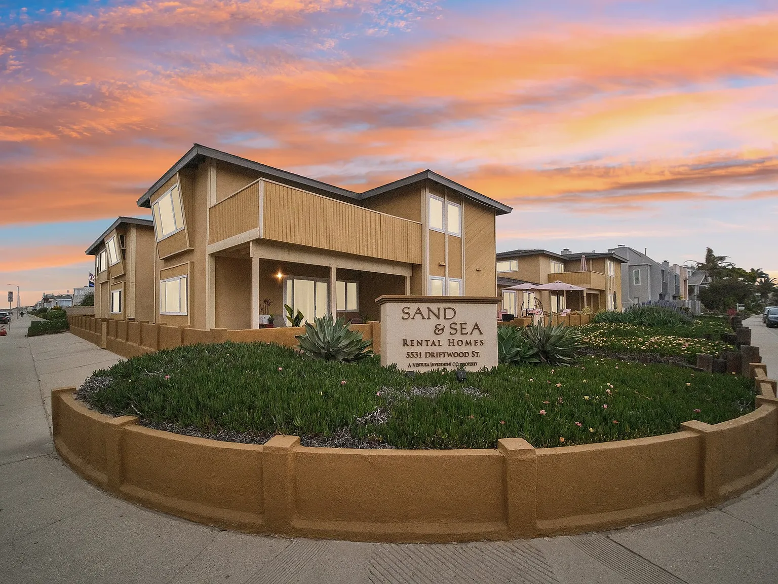Sand and Sea Apartments — Photo 1