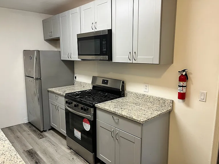 2220 E Grant Rd — Photo 17