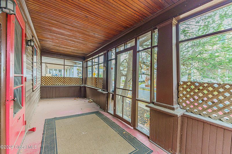 5th image of 231 Robinson Street