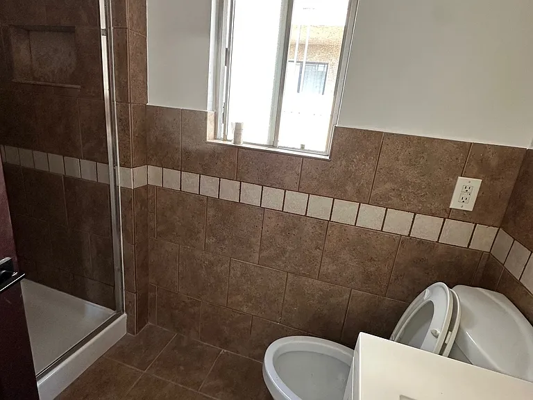 1610 E Chevy Chase Dr #1610 — Photo 4
