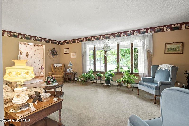 4th image of 140 Spier Falls Road