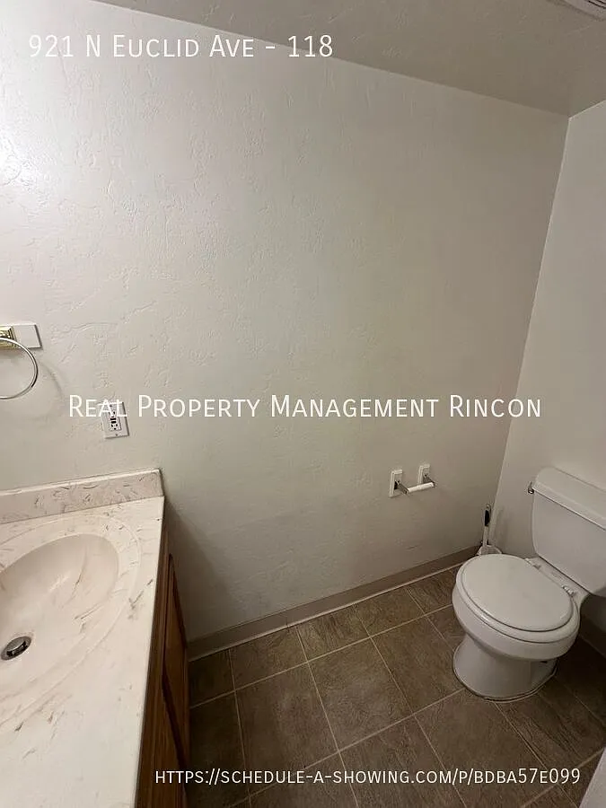 2 Bed, 2 Bath Condo in Walking Distance to the U of A! — Photo 4