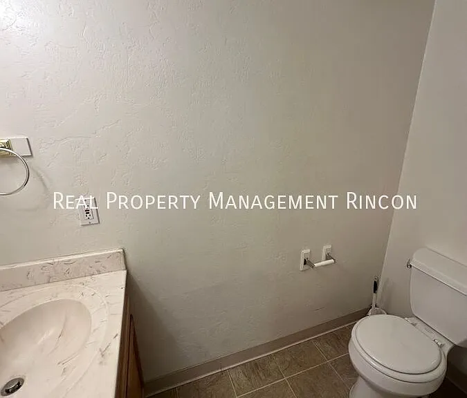 921 N Euclid Ave #118 — Photo 4