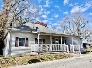 1101 W Webster St, Benton, IL 62812