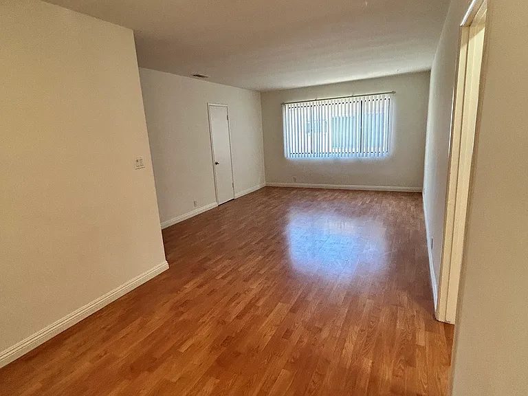 5935 Buffalo Ave #5937-1/2 — Photo 8